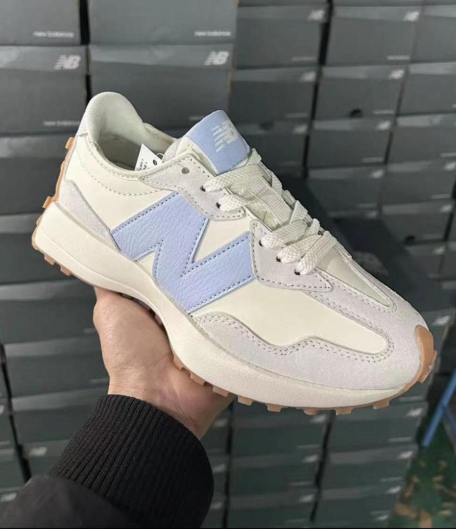 New Balance 327 Women's Moonbeam Reflection Cream Light Blue Gum Sole Casual Lifestyle Sneakers WS327KA