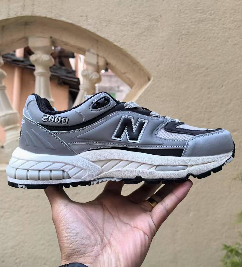 New Balance 2000 Grey Black White Lifestyle Sneakers Retro Running Shoes