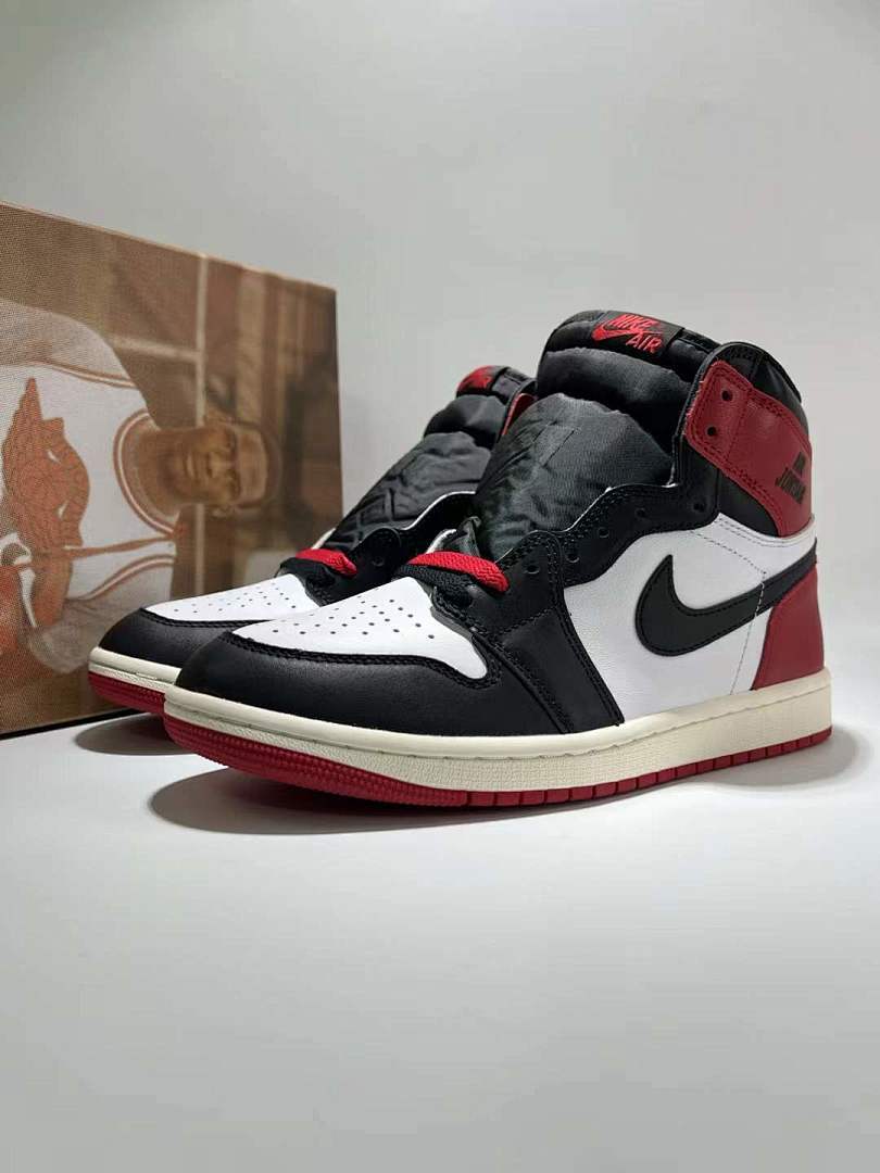Air Jordan 1 High OG Black Toe Vintage Aged Midsole Retro Sneakers