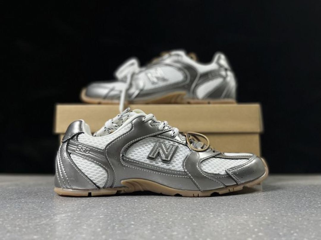 New Balance 530 White Metallic Silver Gum Sole Running Shoes Trainers MR530EMG