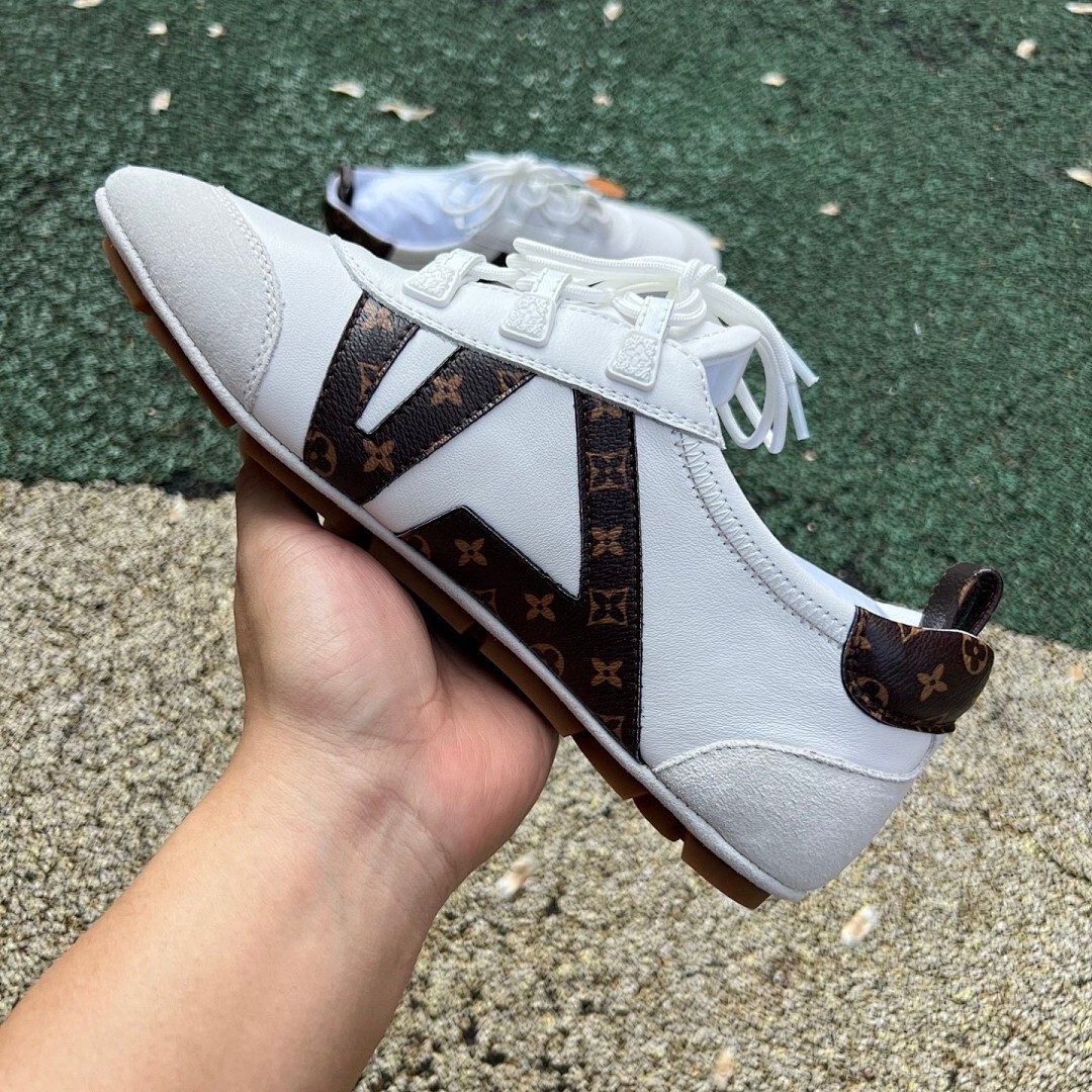 Louis Vuitton Run Away Sneaker White Monogram Canvas - Image 7