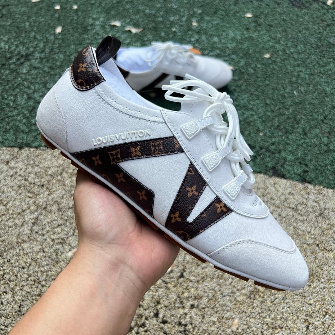 Louis Vuitton Run Away Sneaker White Monogram Canvas - Image 9