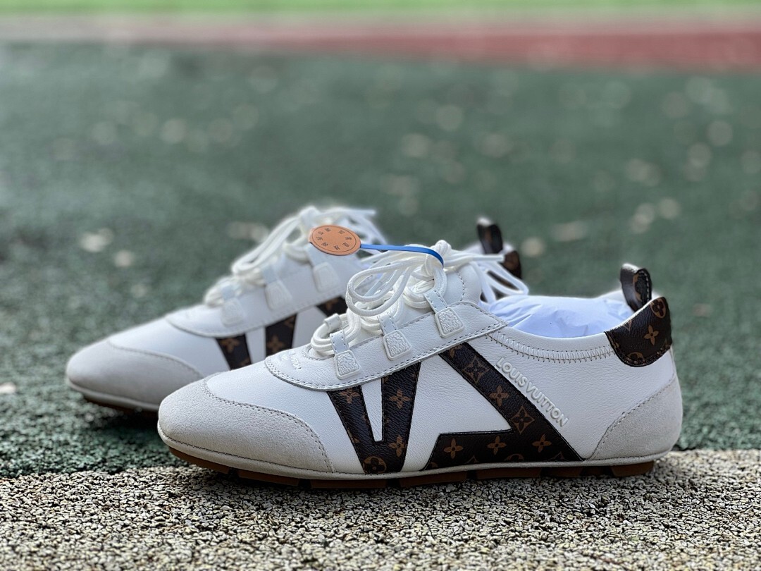 Louis Vuitton Run Away Sneaker White Monogram Canvas - Image 10