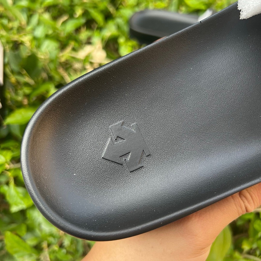 Descente D-Mover Slide Sandals Black - Image 3