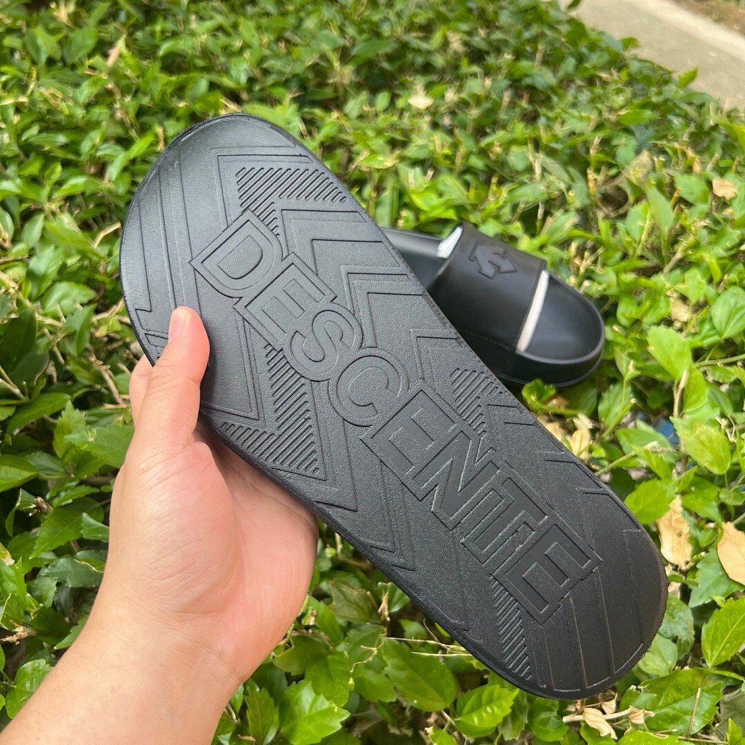 Descente D-Mover Slide Sandals Black - Image 5