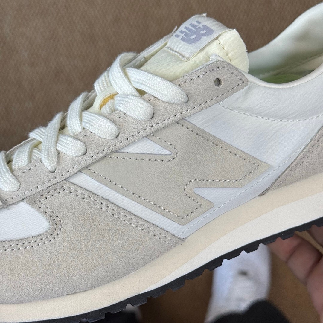 New Balance U320 Off White Sand - Image 5