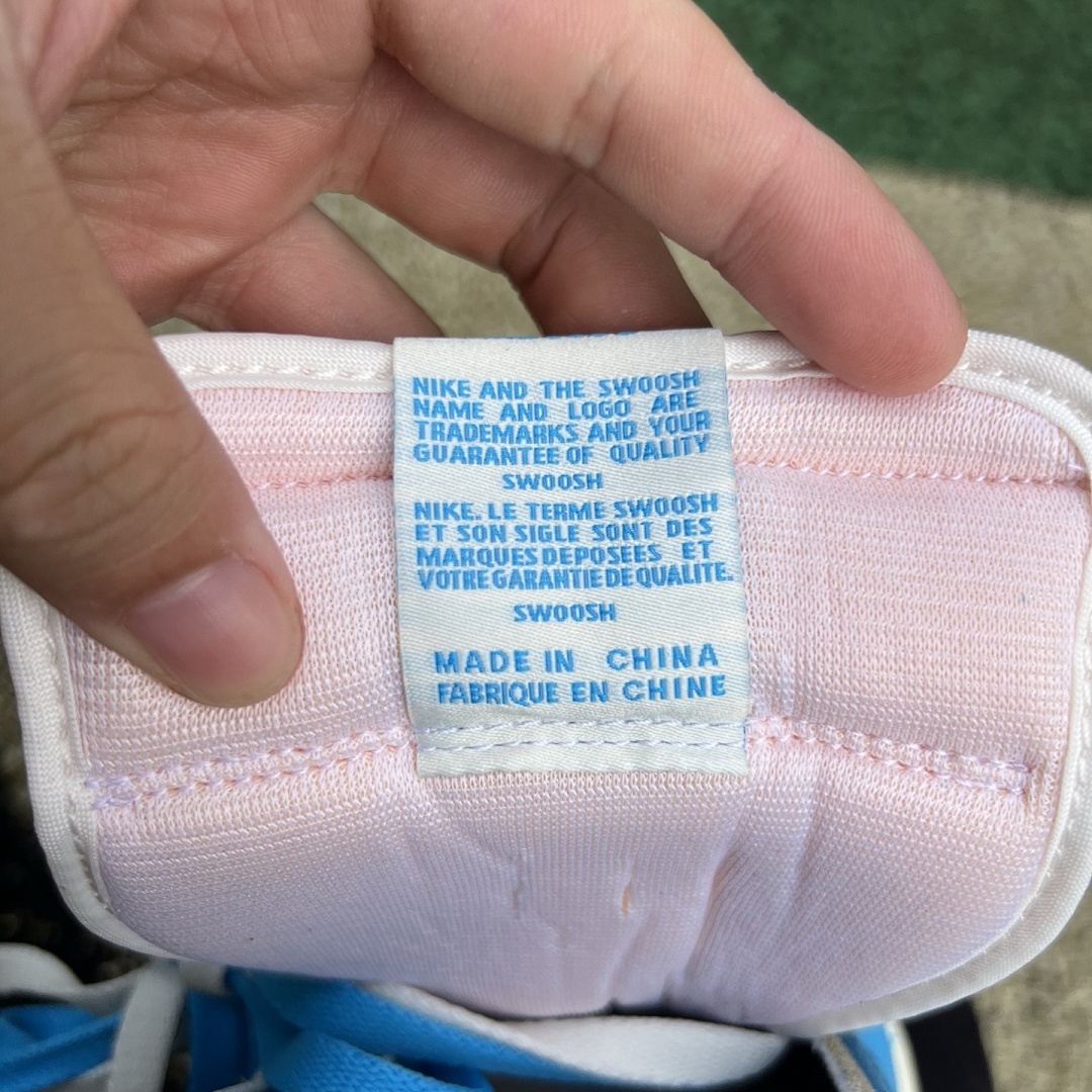 Air Jordan 1 Retro High OG 'University Blue' 555088-134 - Image 4