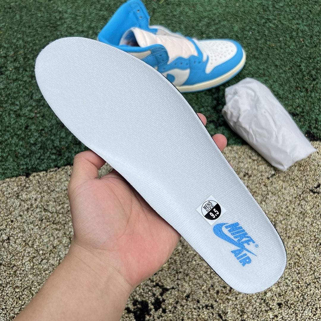 Air Jordan 1 Retro High OG 'University Blue' 555088-134 - Image 7