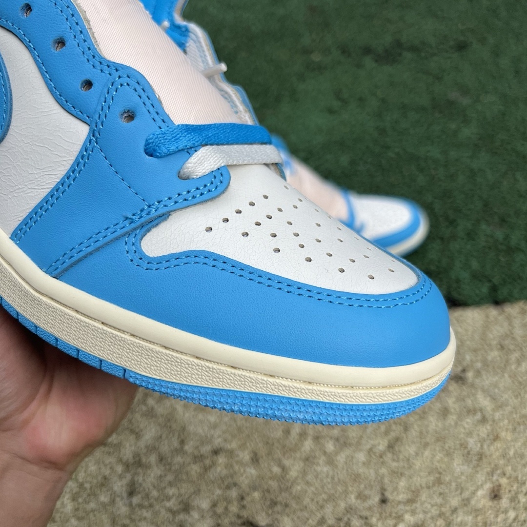 Air Jordan 1 Retro High OG 'University Blue' 555088-134 - Image 11