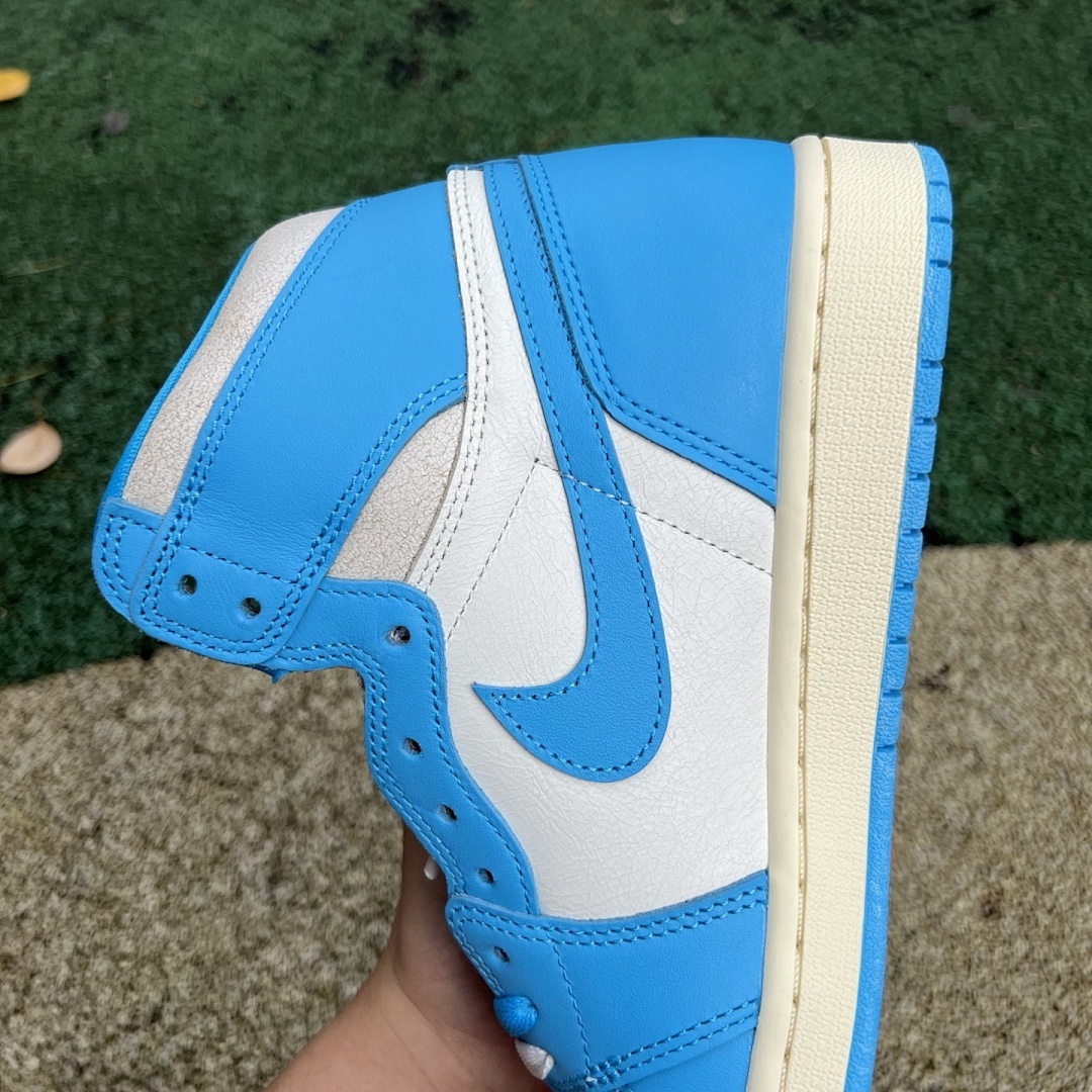 Air Jordan 1 Retro High OG 'University Blue' 555088-134 - Image 14