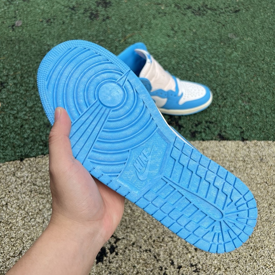 Air Jordan 1 Retro High OG 'University Blue' 555088-134 - Image 15