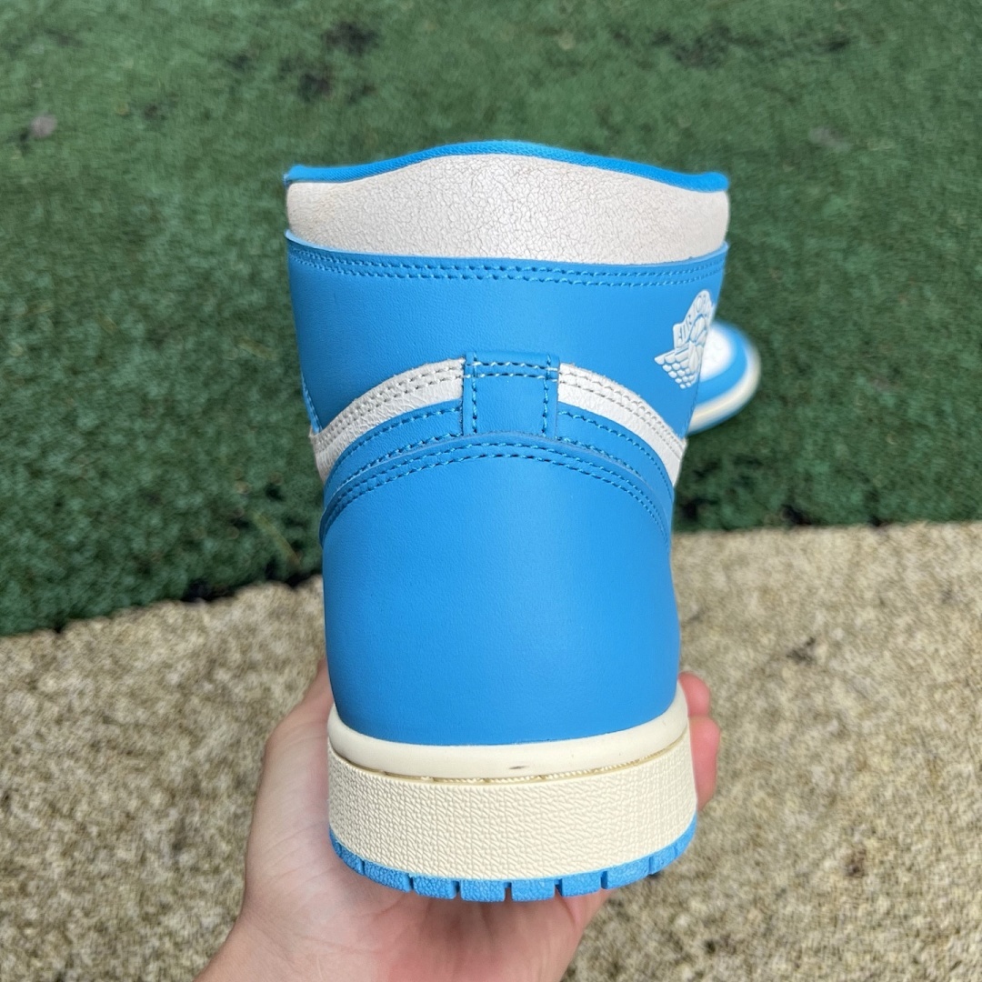 Air Jordan 1 Retro High OG 'University Blue' 555088-134 - Image 17