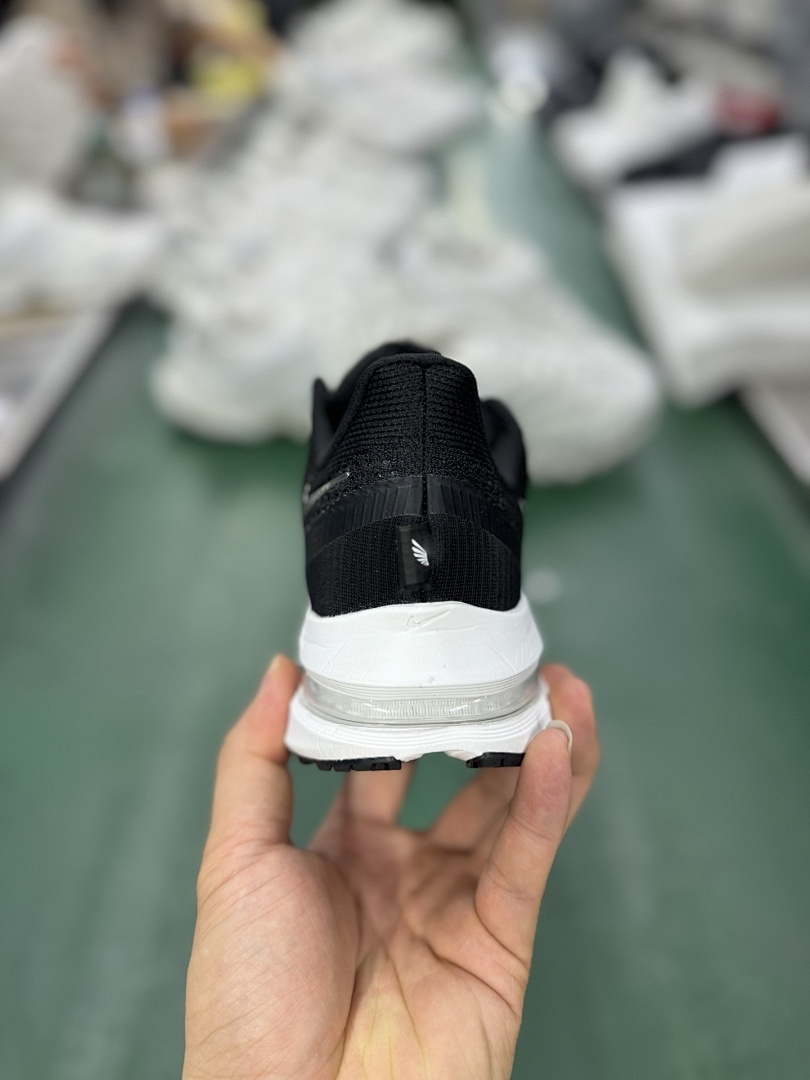 Nike Air ZoomX Invincible Run Flyknit 3 Black/White/Metallic Silver DR2615-001 - Image 4