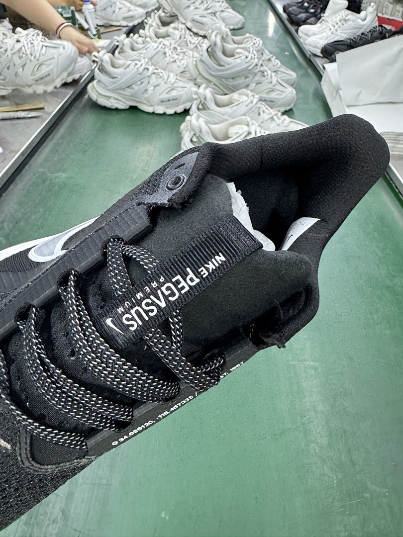 Nike Air ZoomX Invincible Run Flyknit 3 Black/White/Metallic Silver DR2615-001 - Image 6