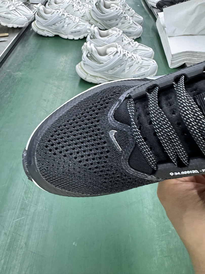 Nike Air ZoomX Invincible Run Flyknit 3 Black/White/Metallic Silver DR2615-001 - Image 7