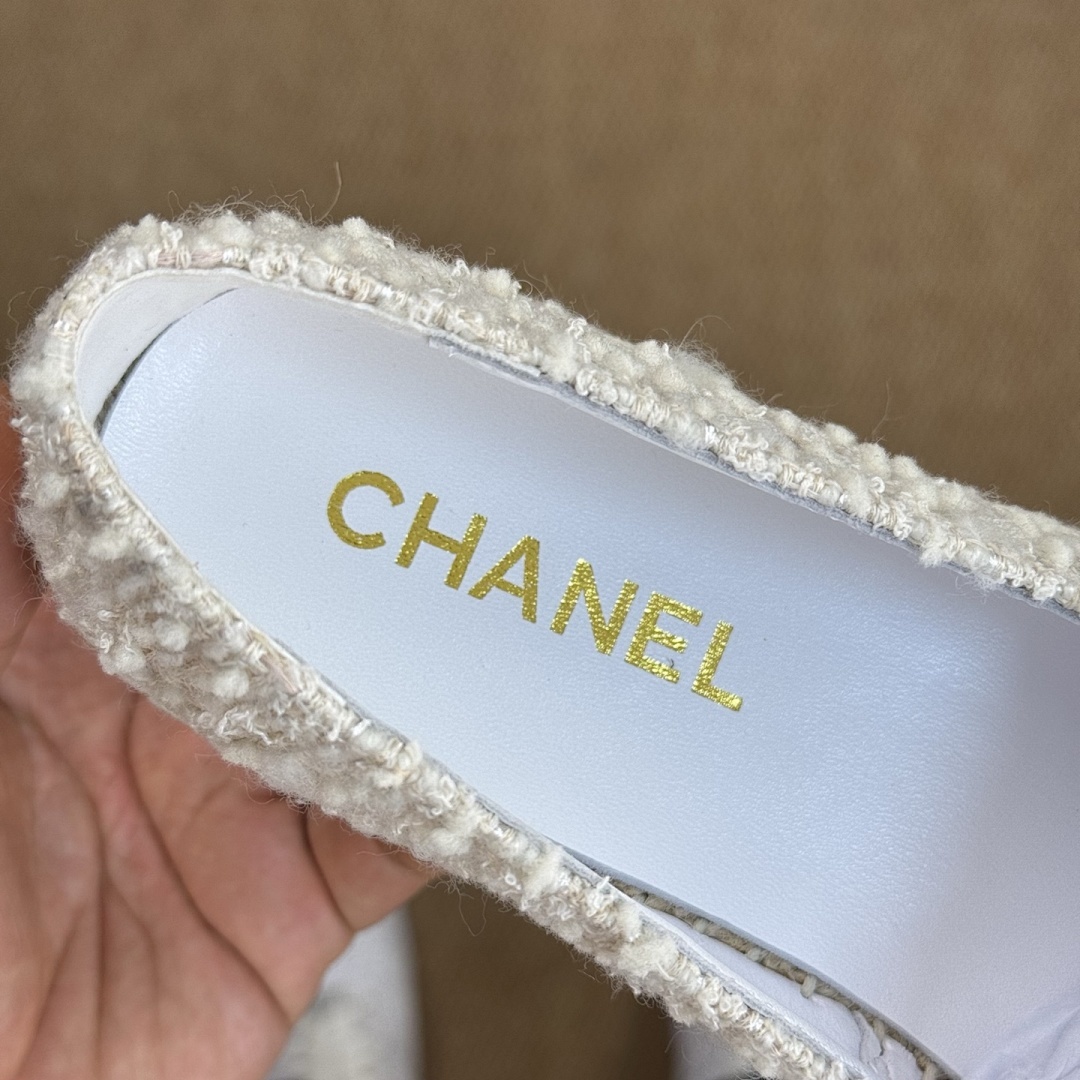 Chanel CC Logo Ecru Tweed White Leather Cap Toe Espadrilles - Image 4