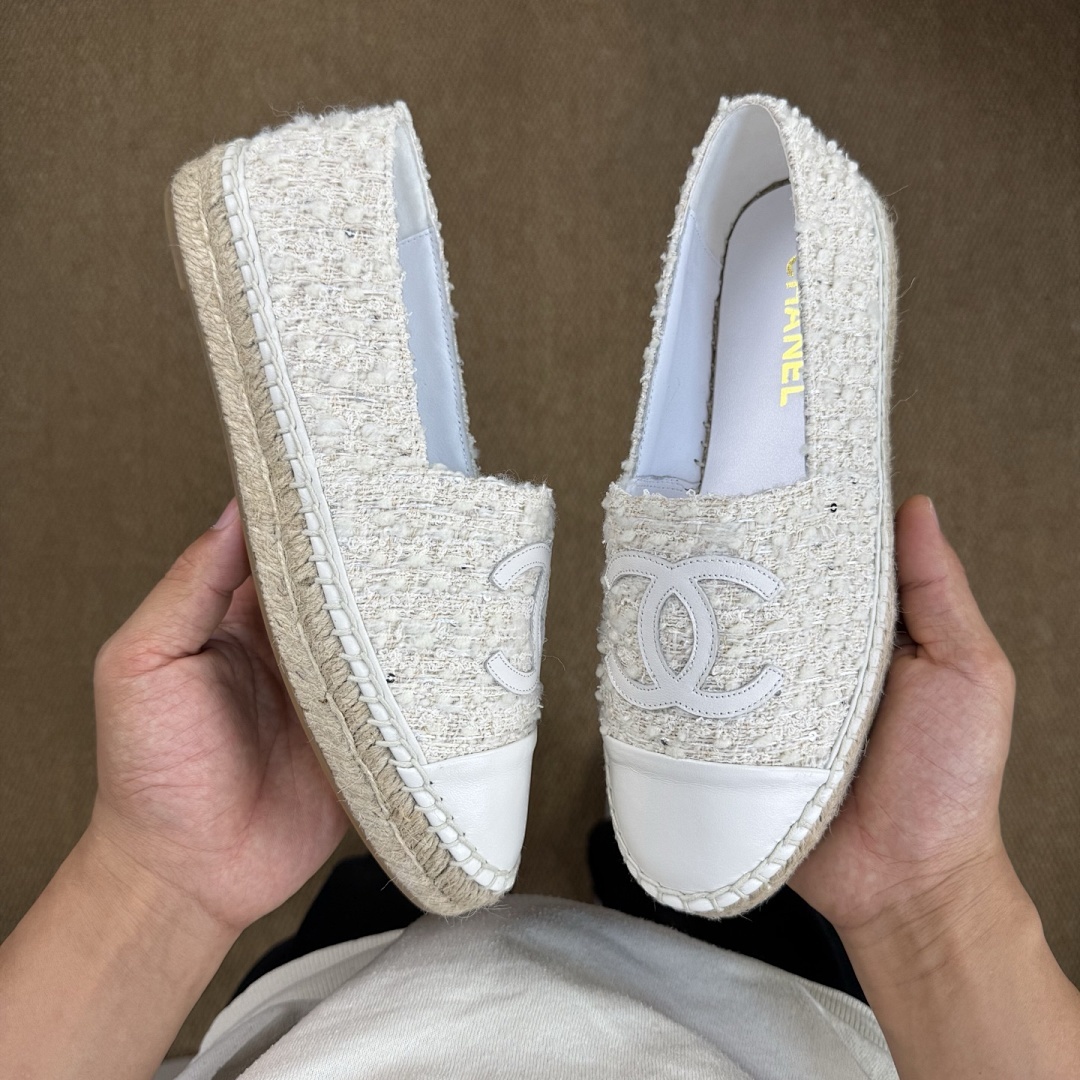 Chanel CC Logo Ecru Tweed White Leather Cap Toe Espadrilles - Image 7