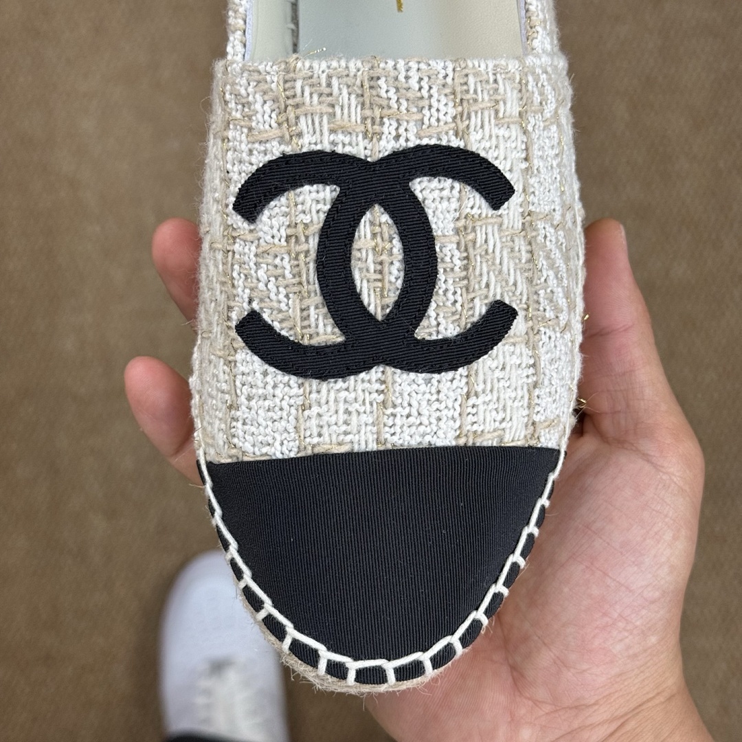 Chanel Espadrilles in Ecru Tweed with Black Cap Toe and CC Logo - Image 3