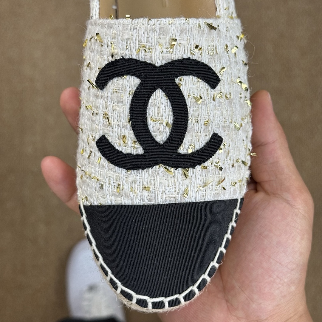 Chanel Ecru and Gold-Tone Tweed Espadrilles with Black Cap Toe and CC Logo - Image 3