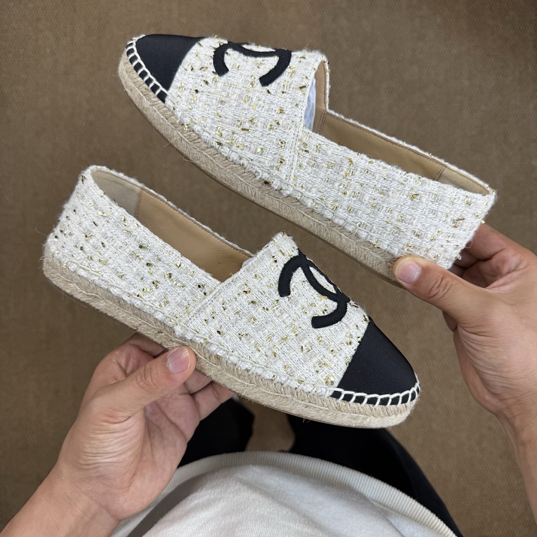 Chanel Ecru and Gold-Tone Tweed Espadrilles with Black Cap Toe and CC Logo - Image 8