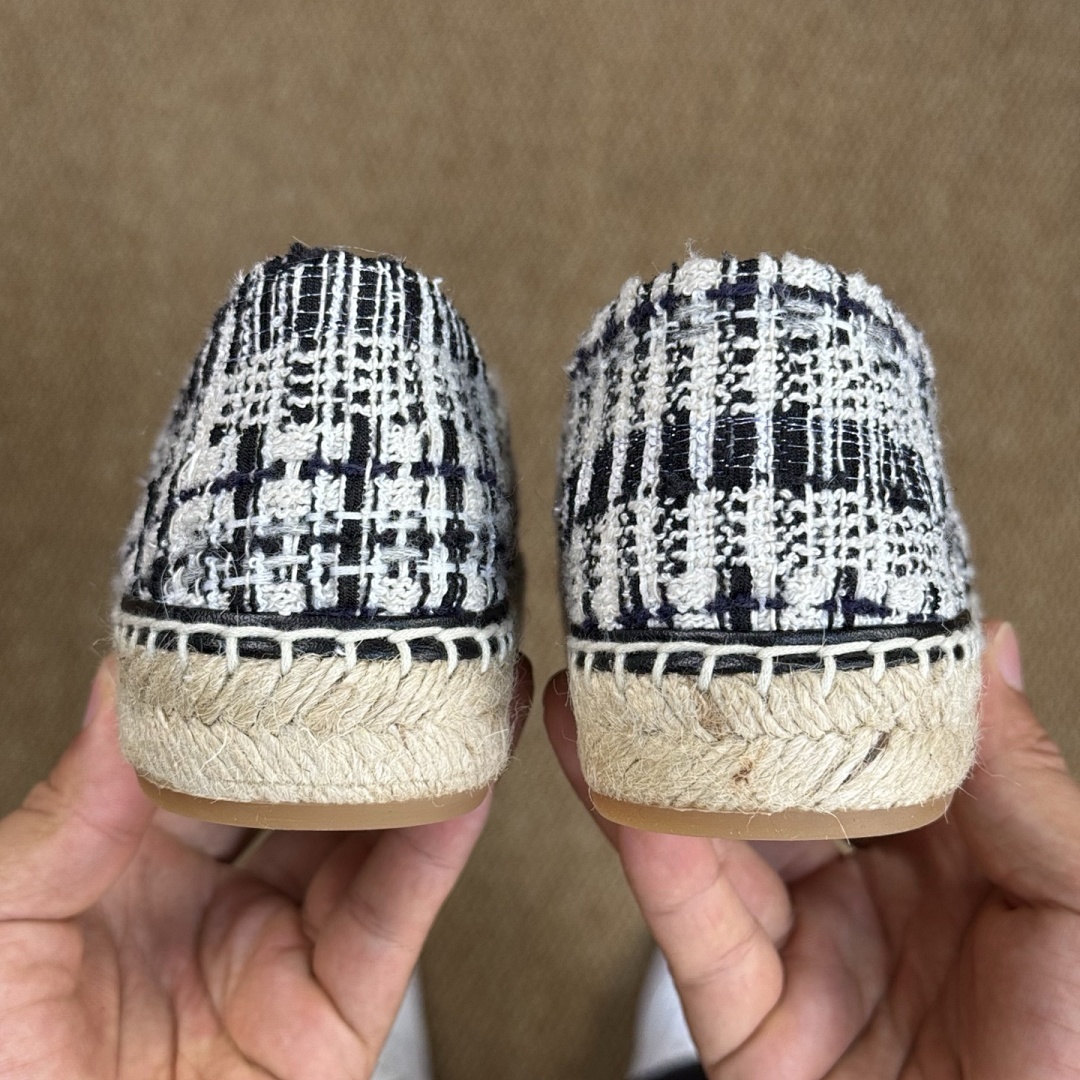 Chanel Black and White Tweed CC Logo Espadrilles with Black Lambskin Cap Toe - Image 6