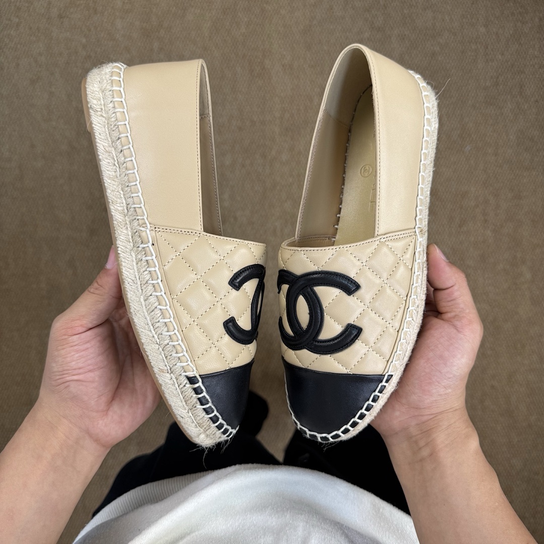 Chanel Beige Quilted Lambskin CC Espadrilles with Black Cap Toe - Image 7