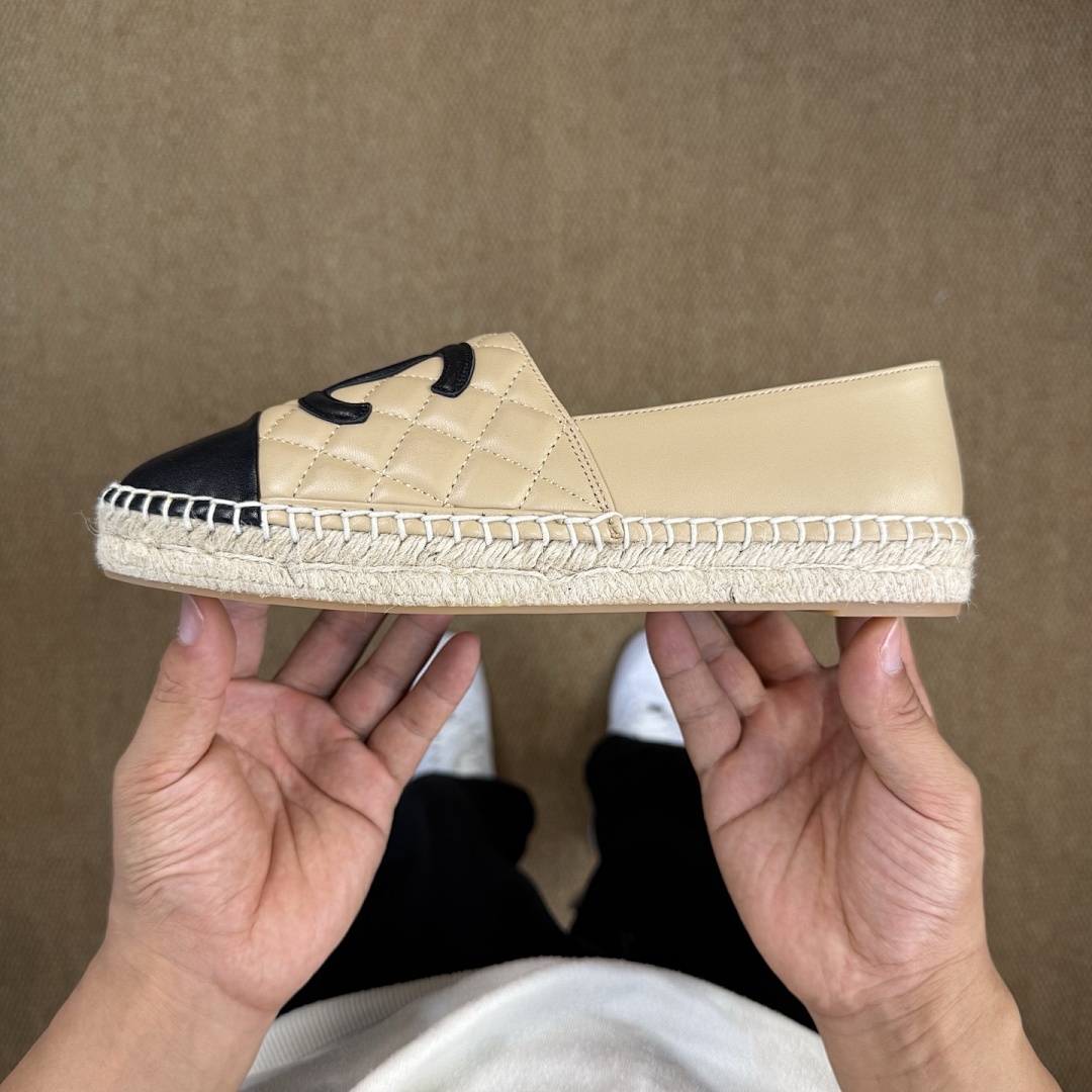 Chanel Beige Quilted Lambskin CC Espadrilles with Black Cap Toe - Image 9