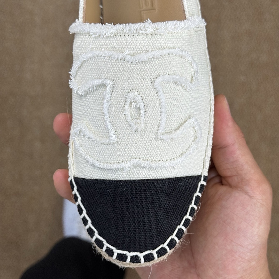 Chanel Espadrilles Mixed Fibers Ecru & Black CC Logo - Image 3