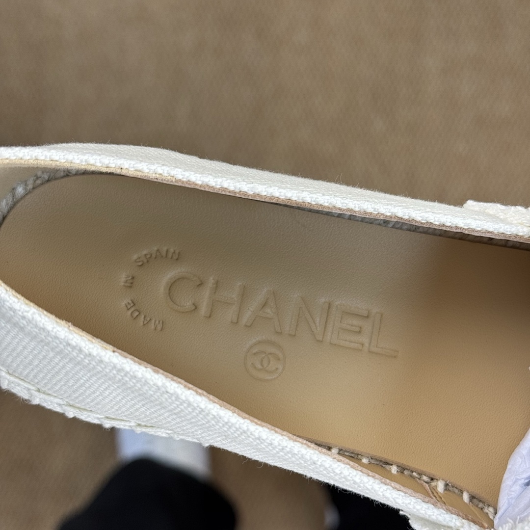 Chanel Espadrilles Mixed Fibers Ecru & Black CC Logo - Image 4