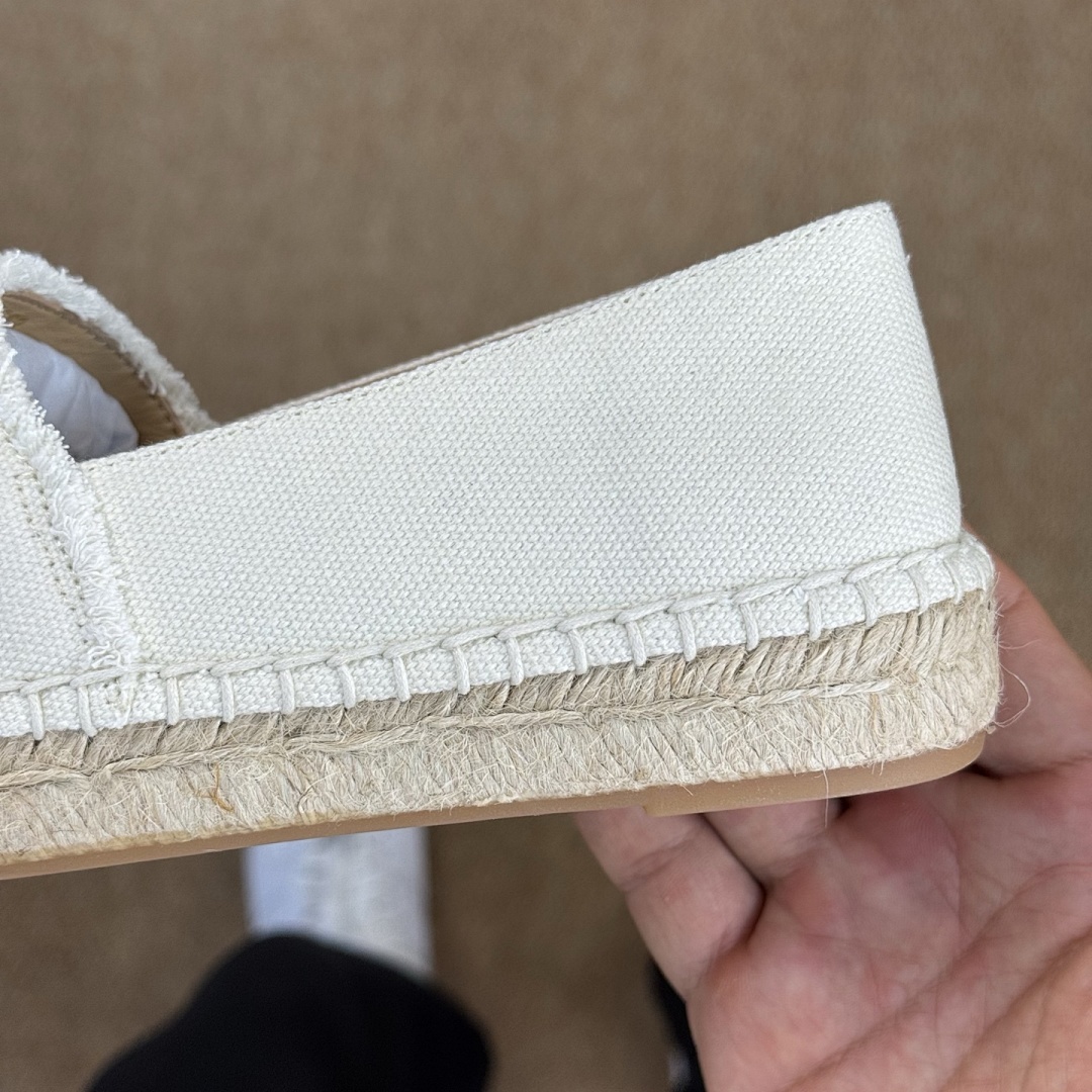 Chanel Espadrilles Mixed Fibers Ecru & Black CC Logo - Image 5