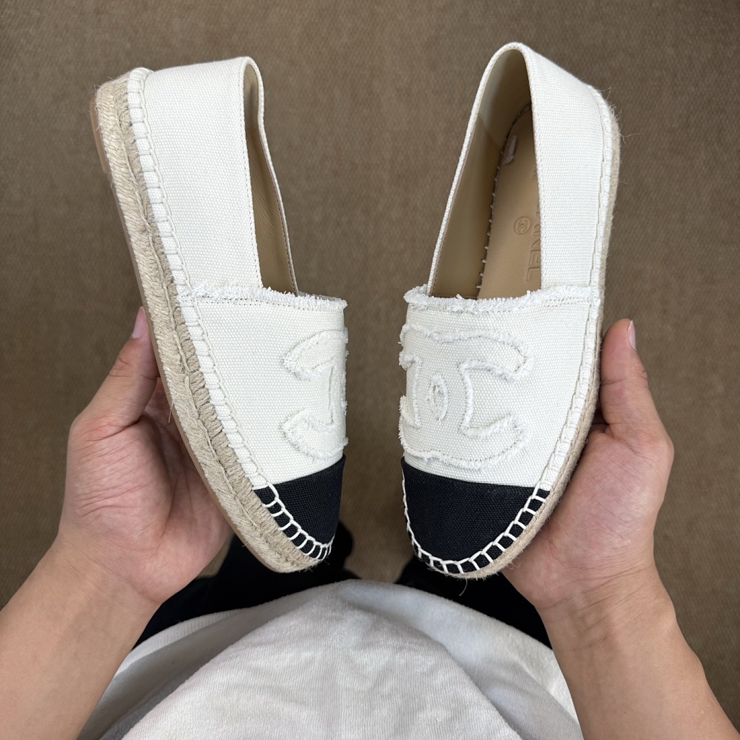Chanel Espadrilles Mixed Fibers Ecru & Black CC Logo - Image 7