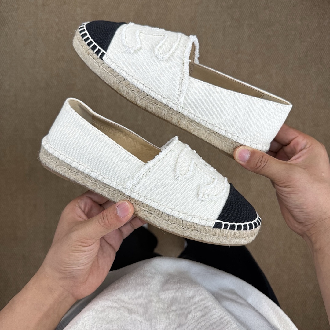 Chanel Espadrilles Mixed Fibers Ecru & Black CC Logo - Image 8