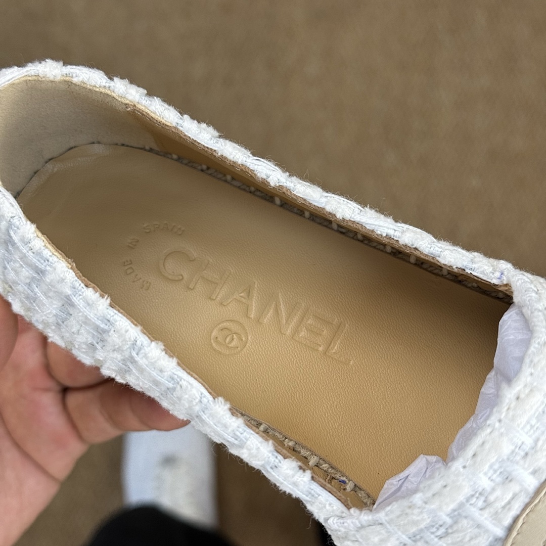 Chanel Espadrilles White Tweed & Beige Lambskin Cap Toe - Image 4