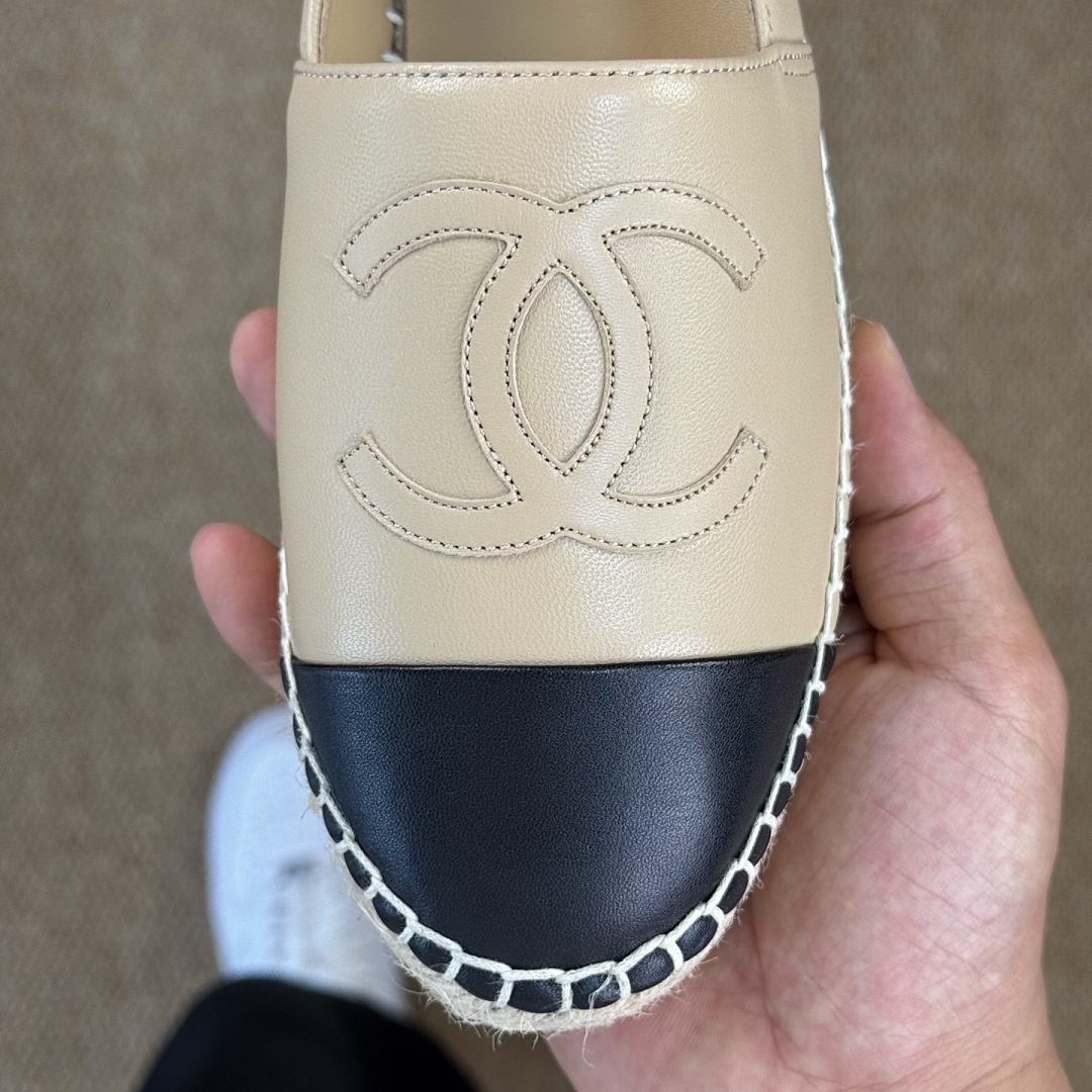 Chanel Espadrille Flats in Beige Leather with Black Cap-Toe - Image 3