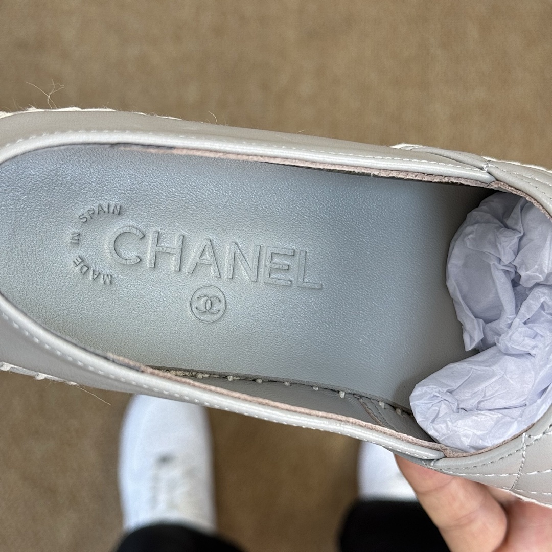 Chanel CC Logo Grey Quilted Leather Espadrilles - Image 4