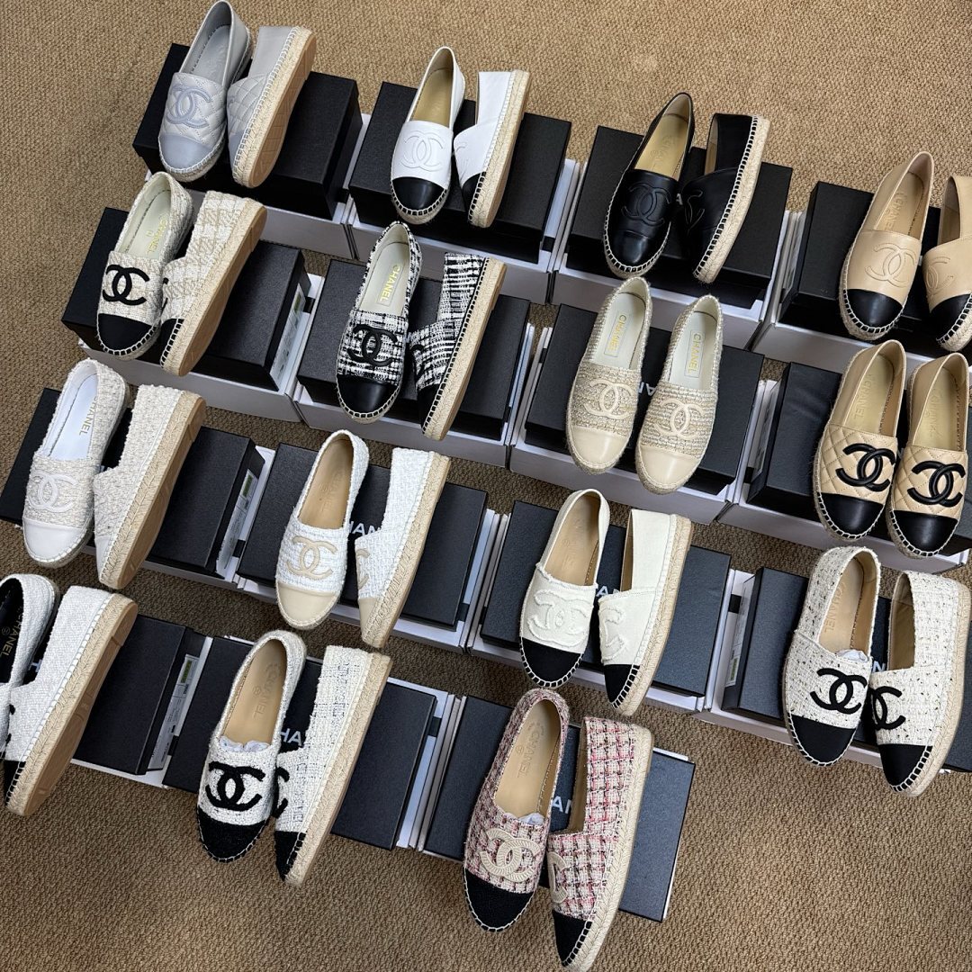 Chanel Espadrilles in White Tweed with Black Toe Cap and CC Logo - Image 3