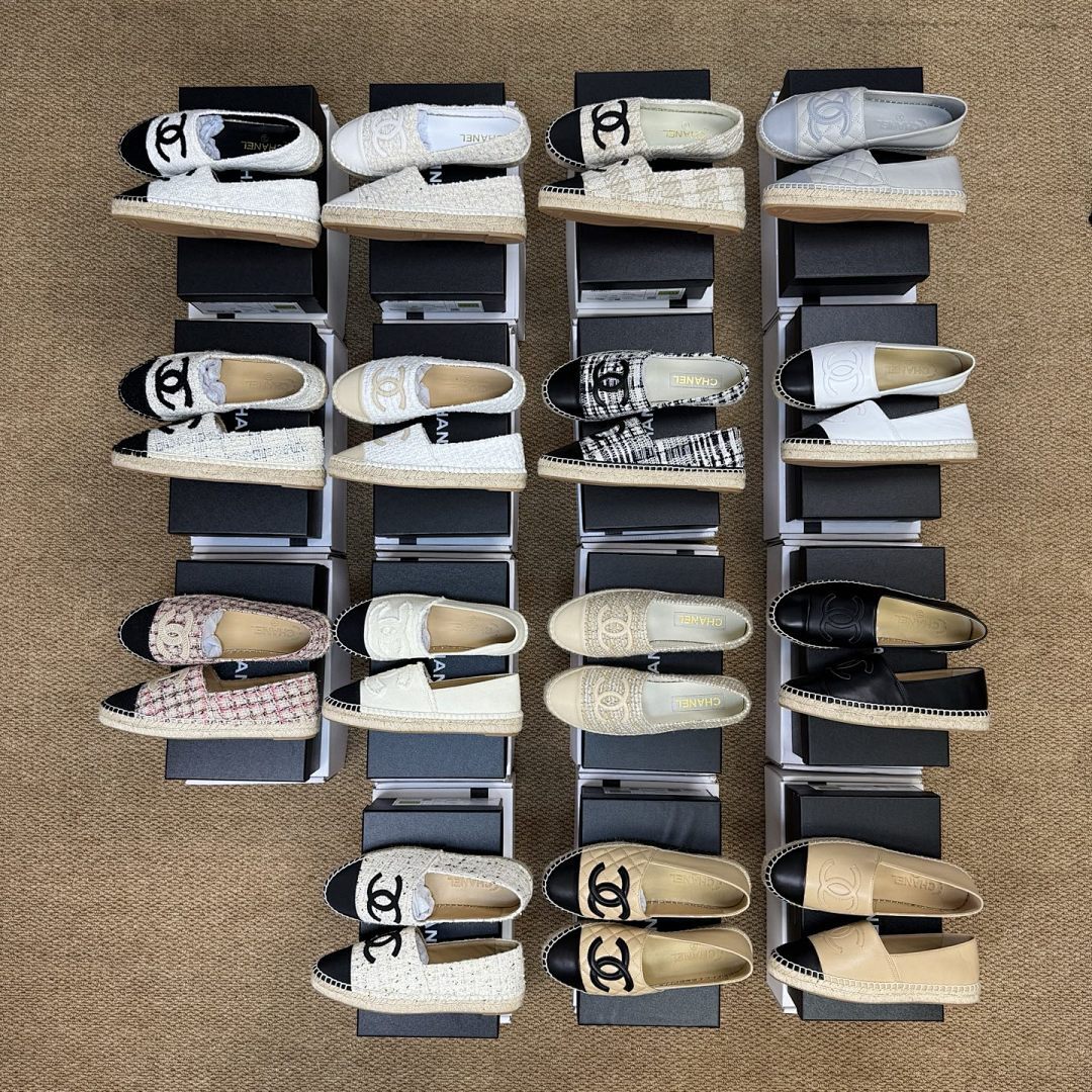 Chanel Espadrilles in White Tweed with Black Toe Cap and CC Logo - Image 4