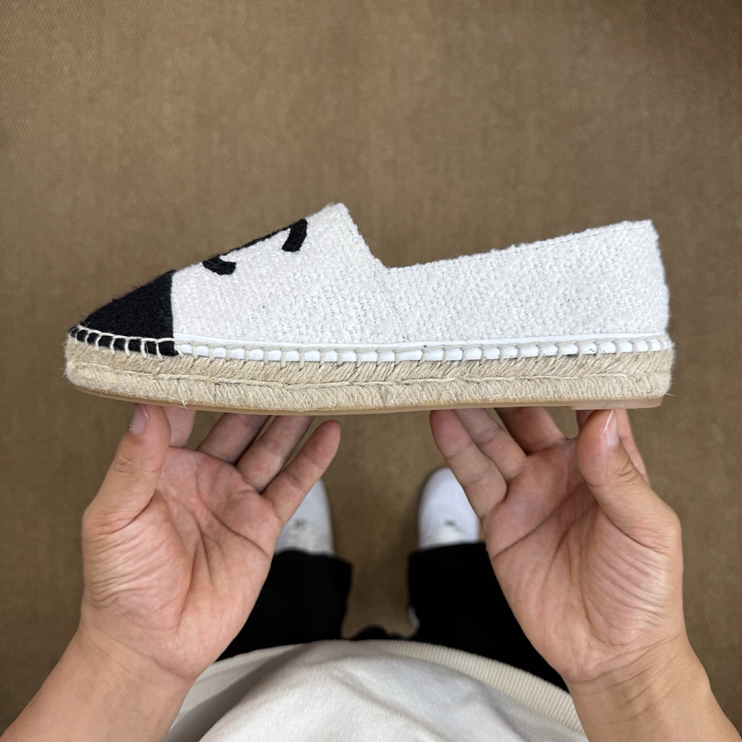 Chanel Espadrilles in White Tweed with Black Toe Cap and CC Logo - Image 12