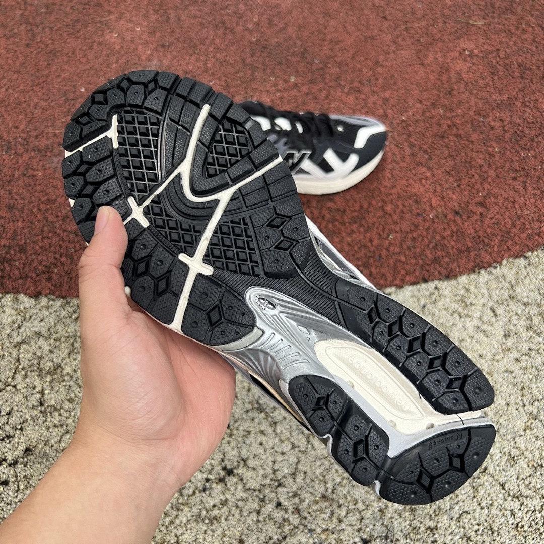 New Balance 1906R Black with White and Silver M1906RBB - Image 6