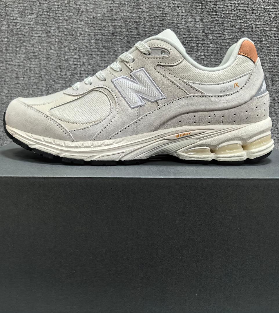 New Balance 2002R Phantom Bone Light Grey Sneakers M2002RHO