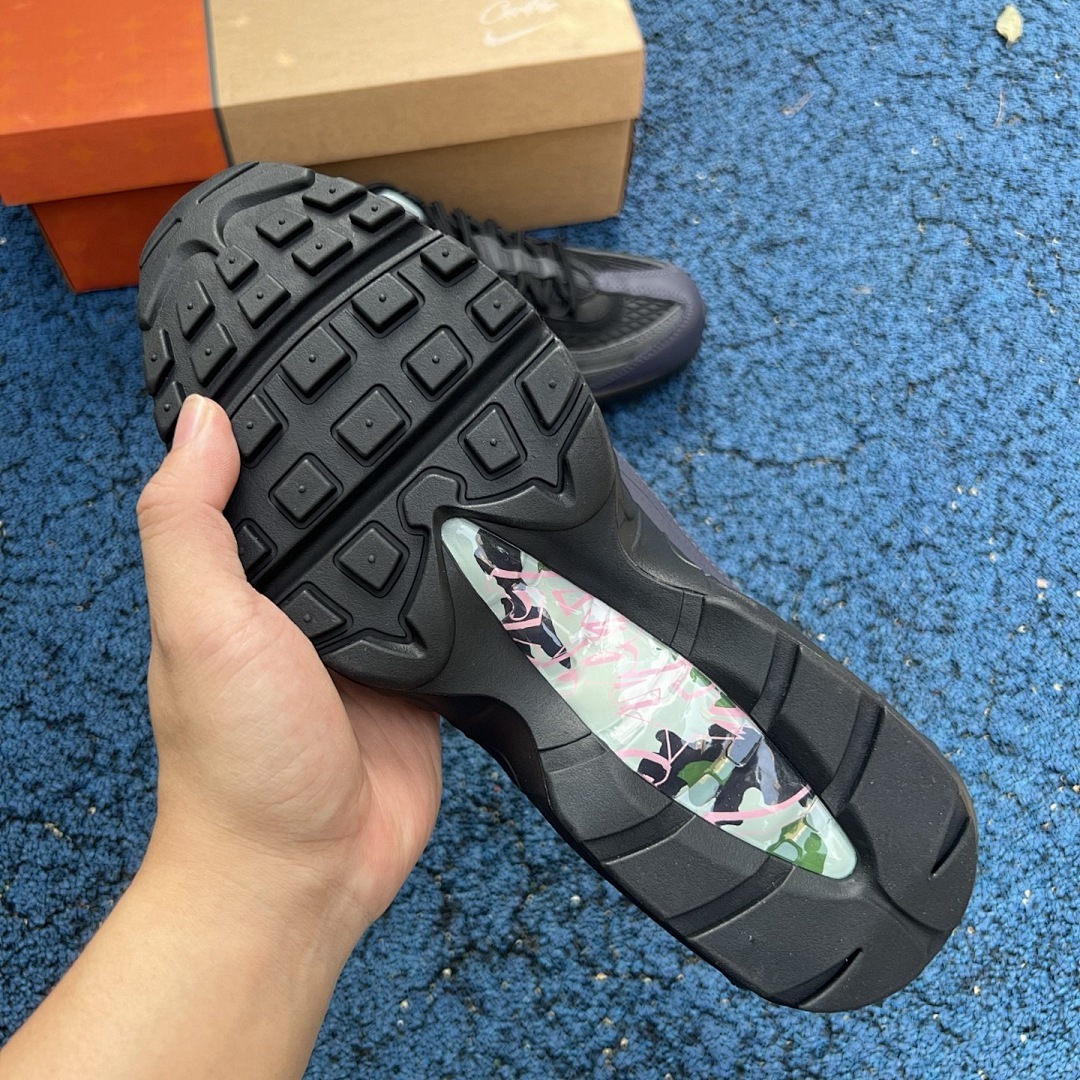 Corteiz x Nike Air Max 95 "Pink Beam" DR0589-001 - Image 8