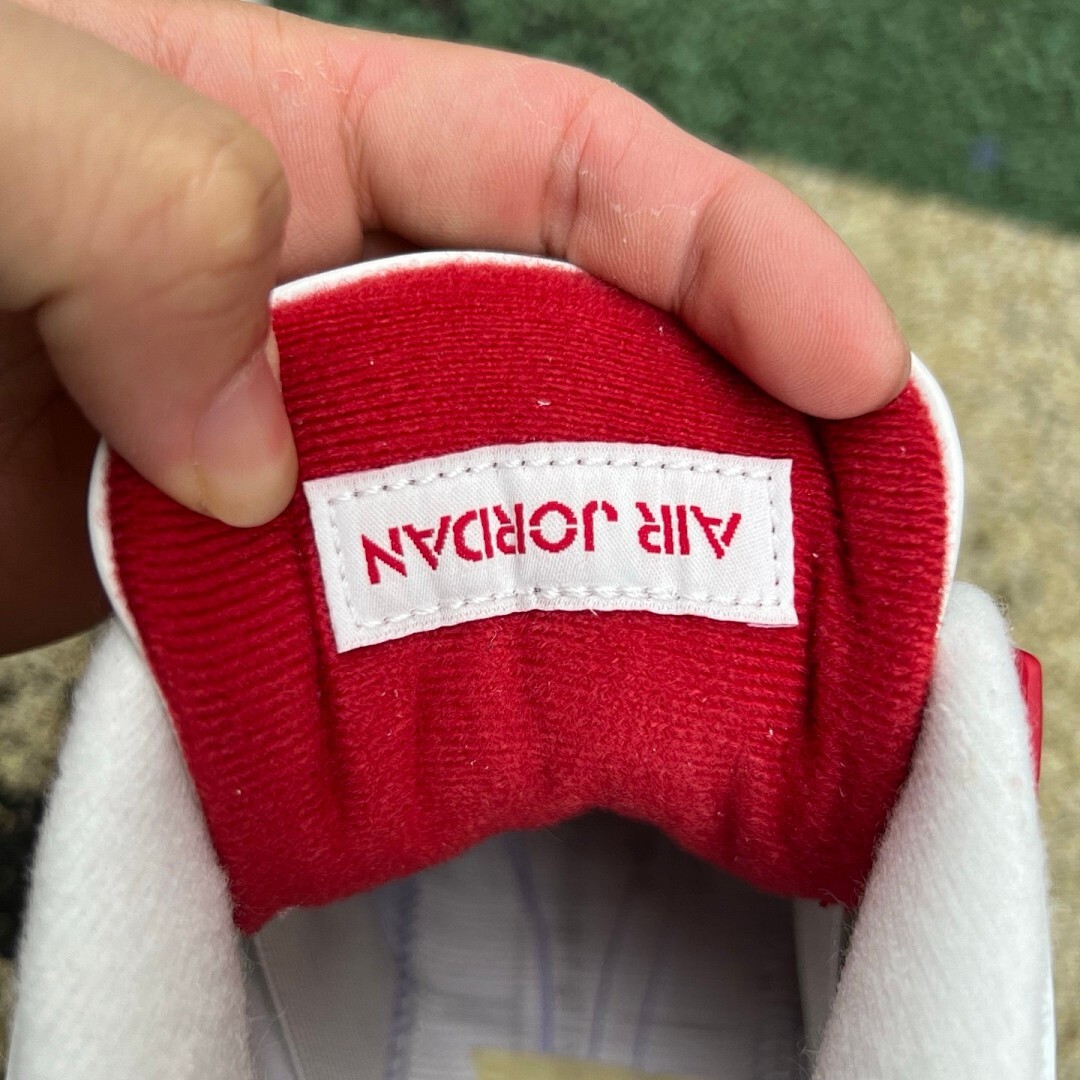 Air Jordan 4 Retro White Fire Red Cement Grey Gum - Image 4