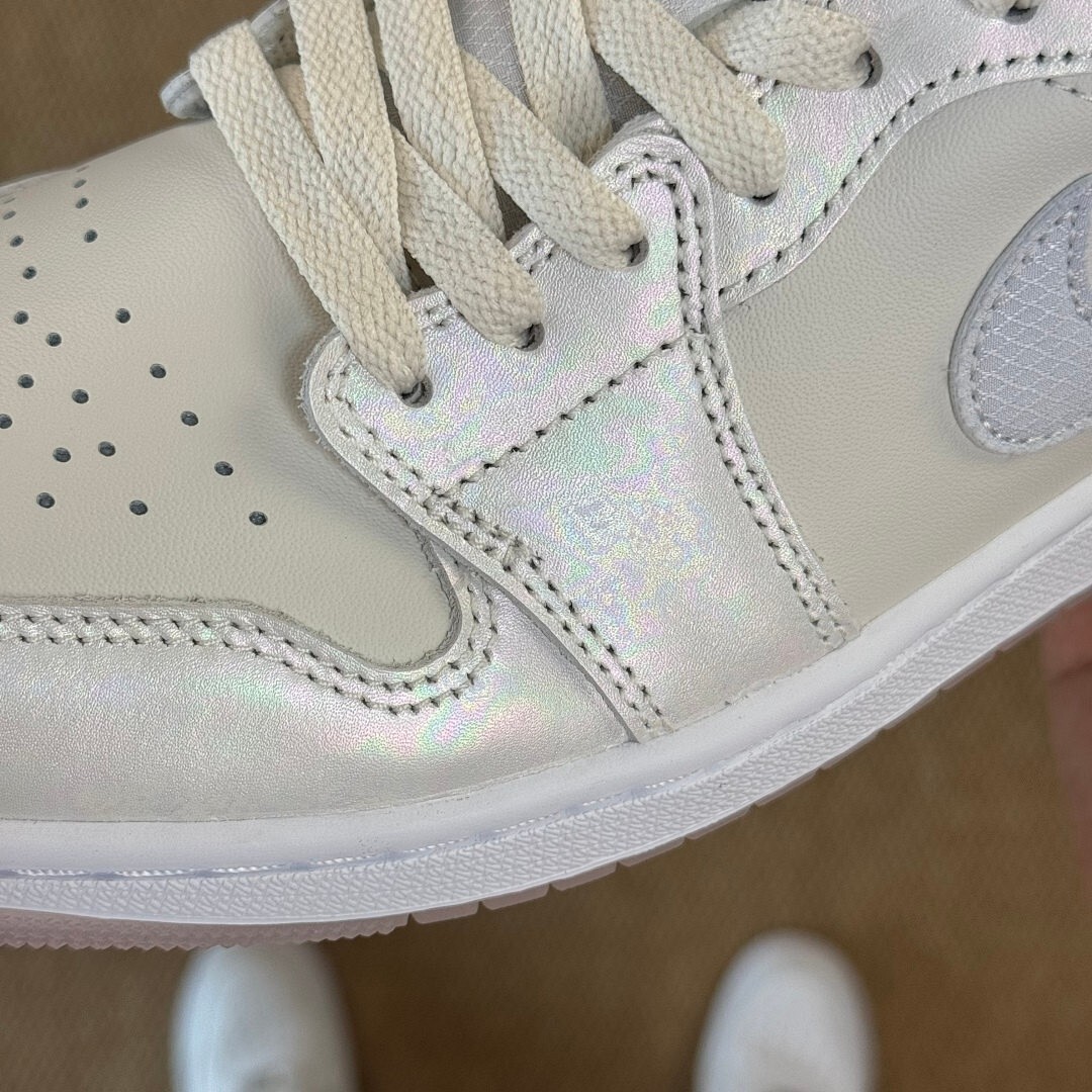 Air Jordan 1 Low SE White Iridescent Pink Foam Light Blue DX4376-180 - Image 4
