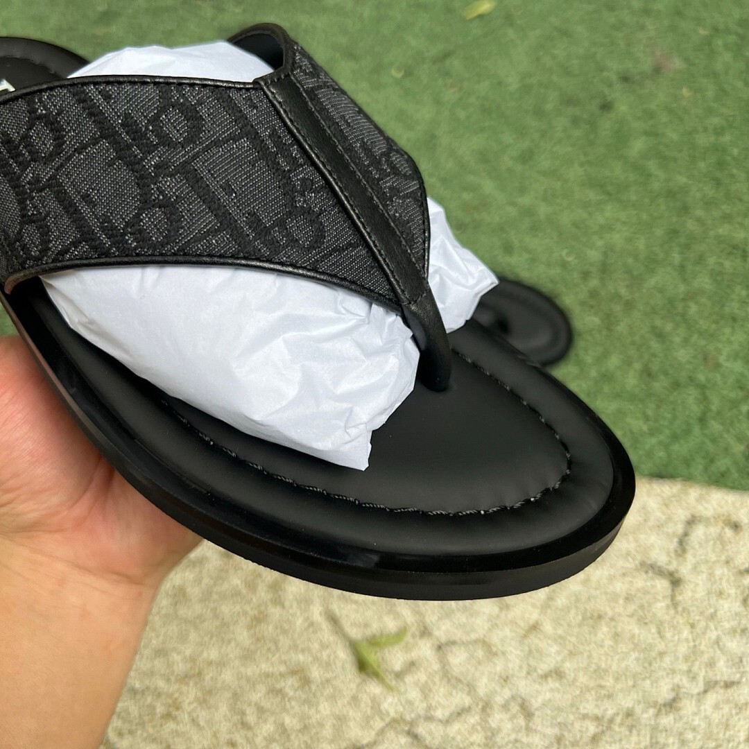 Dior Atlas Thong Sandal in Black Dior Oblique Jacquard - Image 3