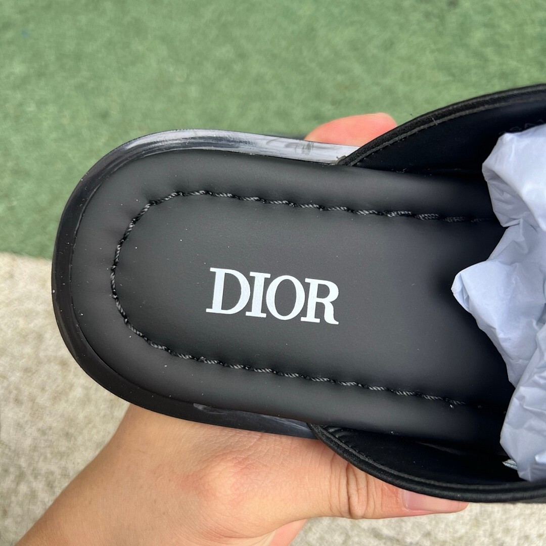 Dior Atlas Thong Sandal in Black Dior Oblique Jacquard - Image 4
