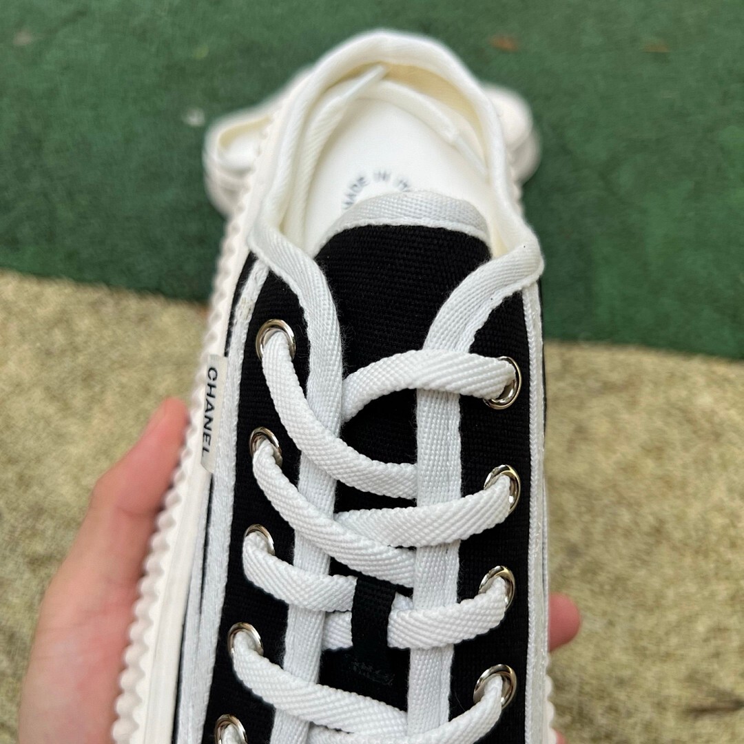 CHANEL Mules in Canvas, White & Black G43690 X56531 K4004 - Image 5