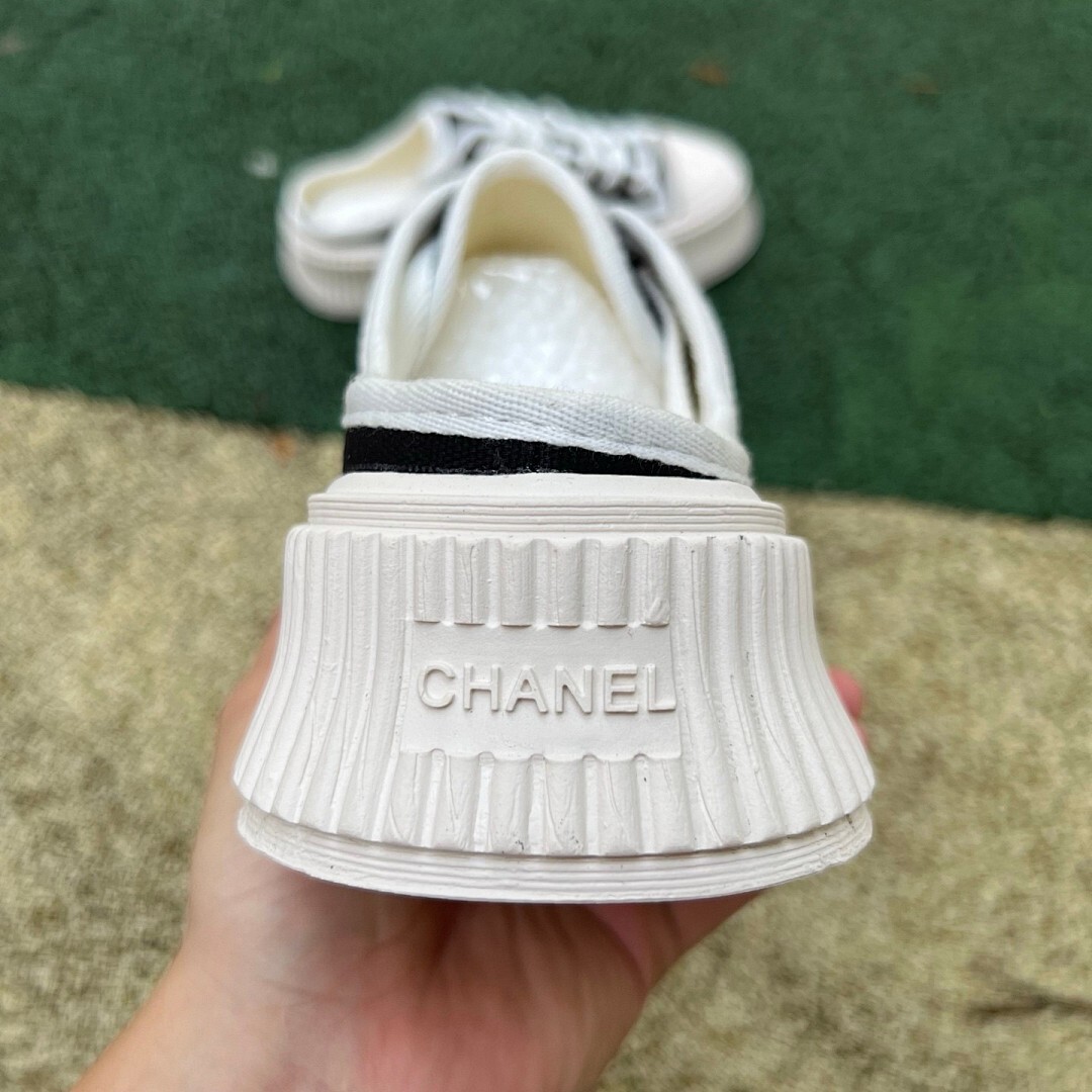 CHANEL Mules in Canvas, White & Black G43690 X56531 K4004 - Image 8