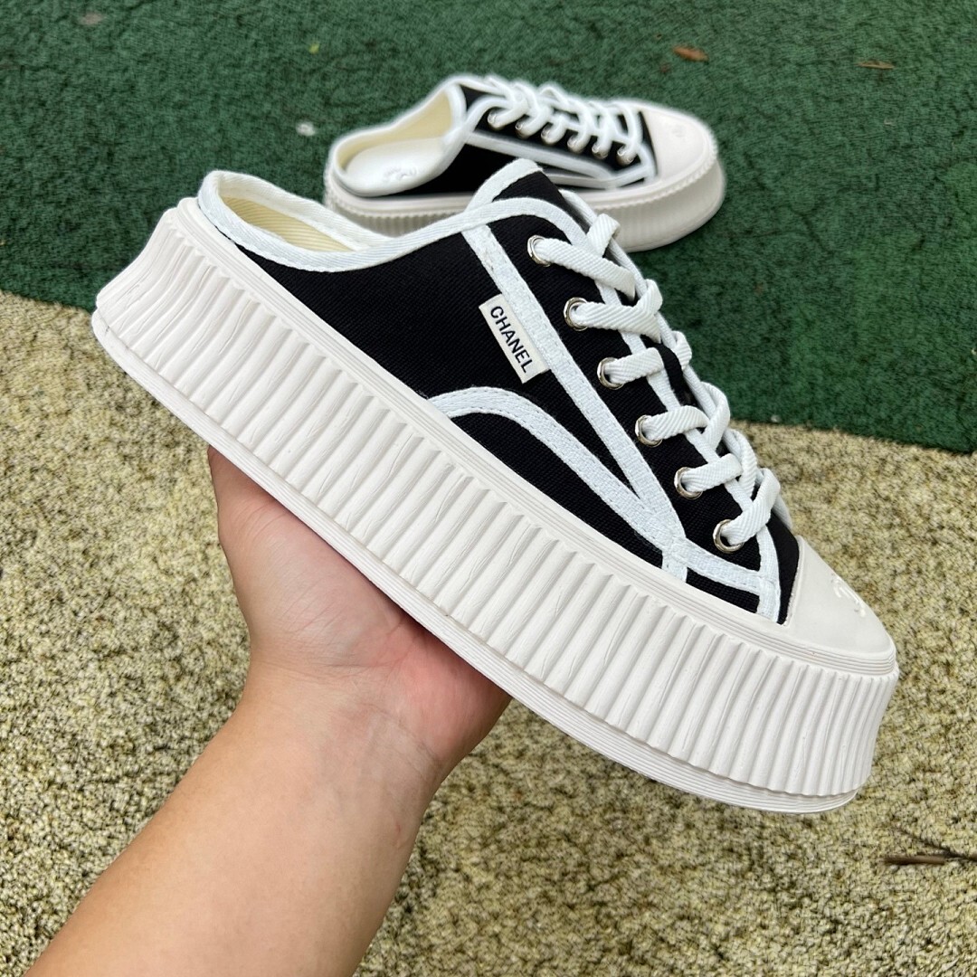 CHANEL Mules in Canvas, White & Black G43690 X56531 K4004 - Image 9