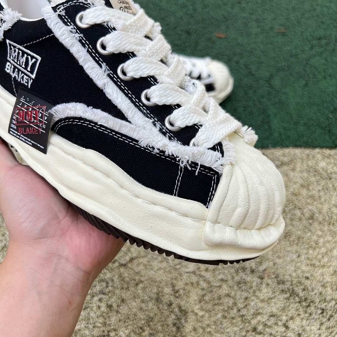 Maison Mihara Yasuhiro Blakey Original Sole Low-top Sneaker Black A02FW703 - Image 3