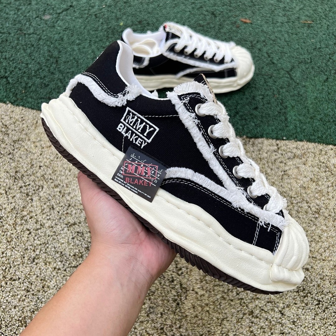 Maison Mihara Yasuhiro Blakey Original Sole Low-top Sneaker Black A02FW703 - Image 9